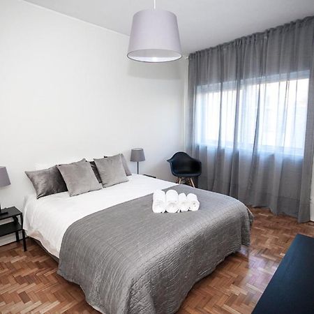 Downtown 3 Bedroom With Balcony - Quiet Street - Family Friendly - Groups OOporto Esterno foto