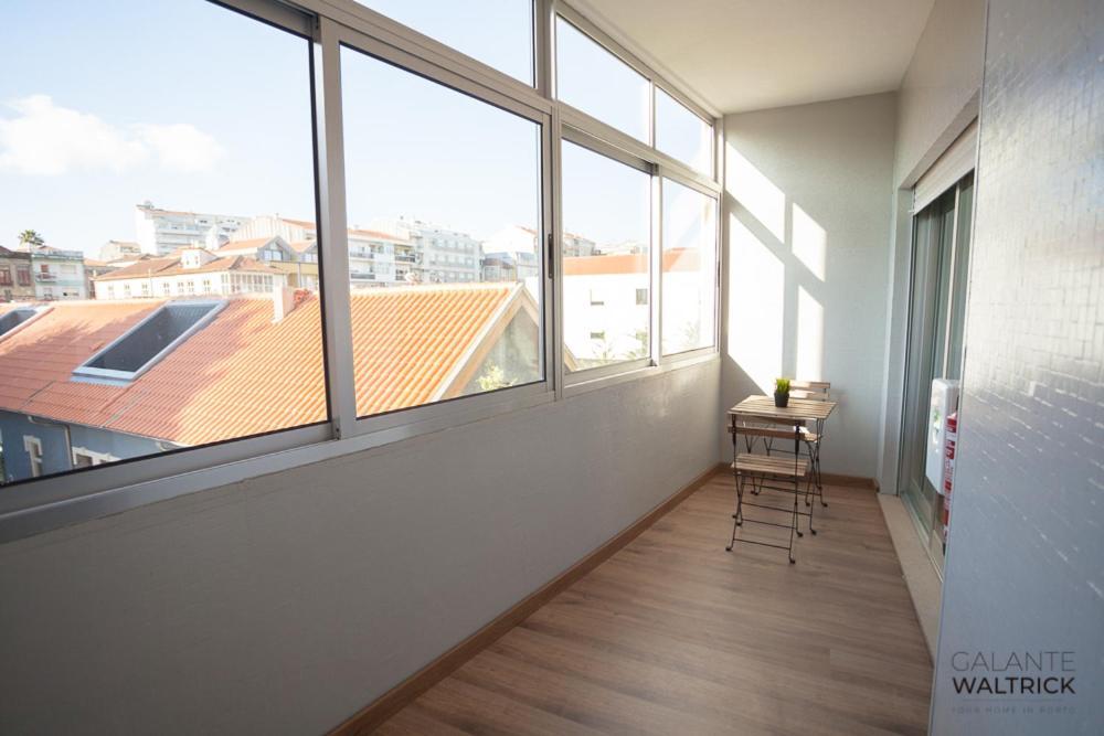 Downtown 3 Bedroom With Balcony - Quiet Street - Family Friendly - Groups OOporto Esterno foto