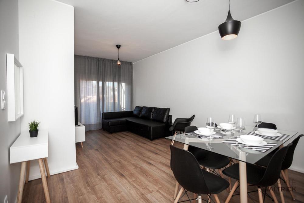 Downtown 3 Bedroom With Balcony - Quiet Street - Family Friendly - Groups OOporto Esterno foto