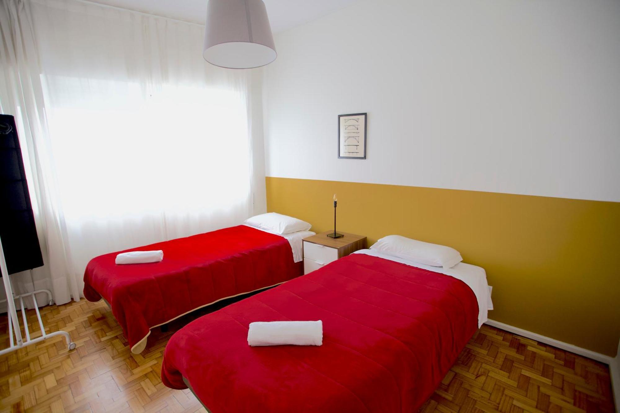 Downtown 3 Bedroom With Balcony - Quiet Street - Family Friendly - Groups OOporto Esterno foto