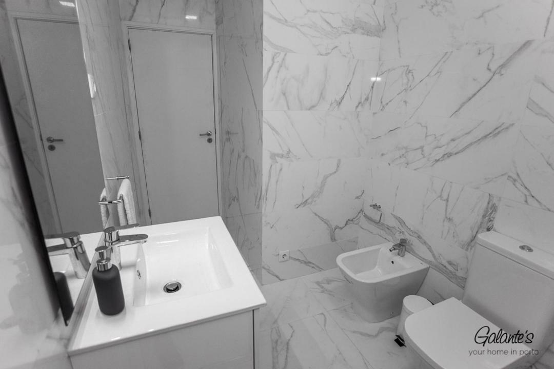 Downtown 3 Bedroom With Balcony - Quiet Street - Family Friendly - Groups OOporto Esterno foto