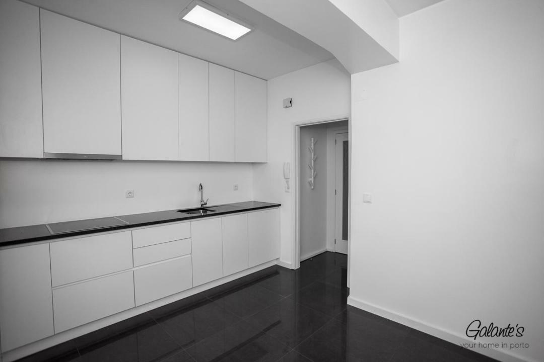 Downtown 3 Bedroom With Balcony - Quiet Street - Family Friendly - Groups OOporto Esterno foto