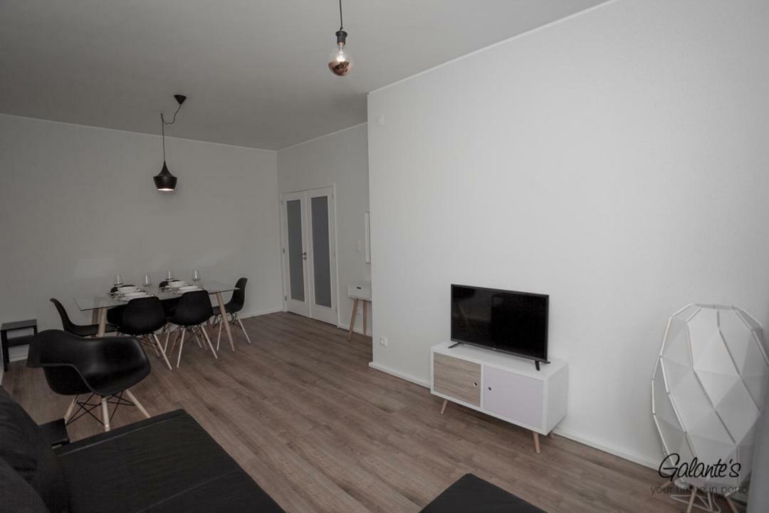 Downtown 3 Bedroom With Balcony - Quiet Street - Family Friendly - Groups OOporto Esterno foto